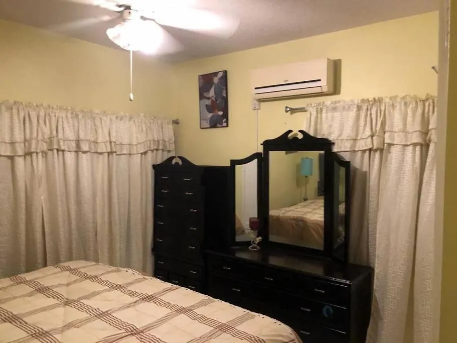Crystoural Suites Near The Us Embassy - Gated & Secure - 2 Bedrooms, 2 Beds, 4 Guest Kingston